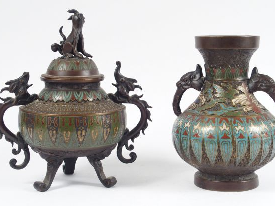 Lot comprenant : un brûle parfum et un vase en bronze et émaux chample