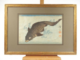 Vente aux enchères Estampe oban yoko-e représentant une carpe parmi des plantes aquatique