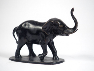 Vente aux enchères Paul MICHEL "Eléphanteau". Sujet en bronze à patine brune, signé. 13 x