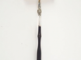 Vente aux enchères Louche à punch en argent et ébène datée 1846.