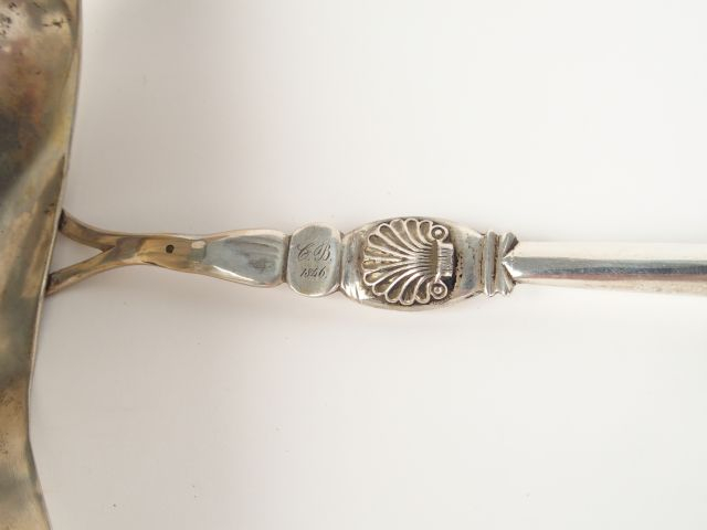 Louche à punch en argent et ébène datée 1846.