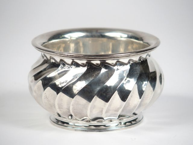 Sucrier de style Louis XV en argent, poinçon Minerve, MO : EDT. 390 g