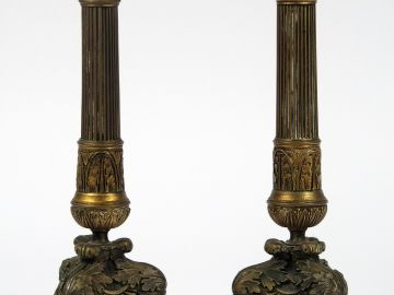 Paire de bougeoirs Restauration en bronze, pieds griffe. H. 30 cm