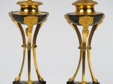 Paire de casssolettes Empire en forme d'athénienne, en bronze à patine