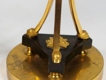 Paire de casssolettes Empire en forme d'athénienne, en bronze à patine