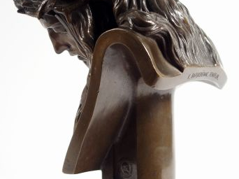 CLESINGER "Christ à la couronne d'épines". Sculpture en bronze à patin