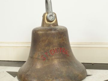 Grande cloche en bronze marquée Saint Chitral. H. 49 cm