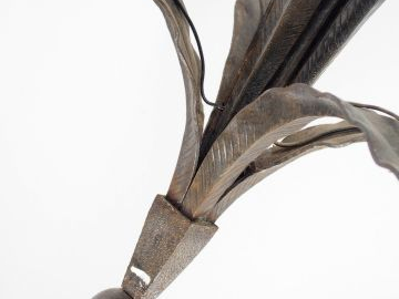 Lustre Art déco en fer forgé éclairant à quatre lumières à décor de fe