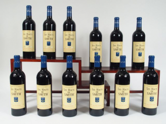 Vente aux enchères 12 BOUTEILLES LES HAUTS DE SMITH GRAVES - 2000 - CBO - 1 BOUCHON LEGER