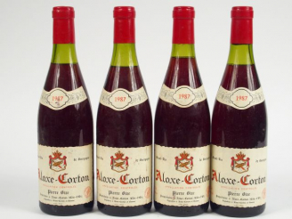 Vente aux enchères 4 BOUTEILLES ALOXE CORTON P. BIZE - 1987 - 2,5 cm/2 à 3,5 cm/4,5 cm