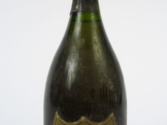 Vente aux enchères 1 BOUTEILLE CHAMPAGNE DOM PERIGNON - 1978 - 1 cm SOUS LA COIFFE/COIFFE