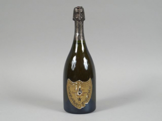 Vente aux enchères 1 BOUTEILLE CHAMPAGNE DOM PERIGNON - 1982 - EA/1,5 CM SOUS LA COIFFE