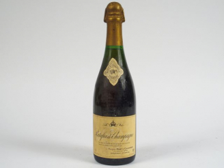 Vente aux enchères 1 BOUTEILLE RATAFIA DE CHAMPAGNE MOET   CHANDON