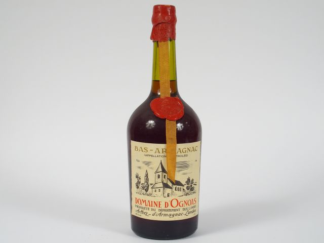 1 POT (1,5 L) BAS ARMAGNAC DOMAINE D'OGNOAS 46% - 1974 - MISE : 04.199