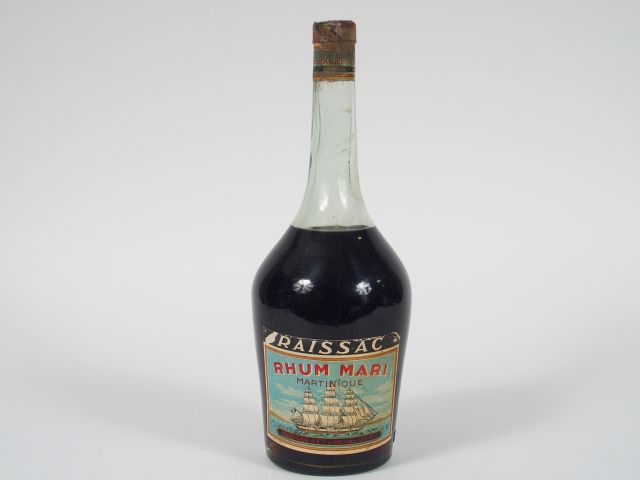 1 TRES VIEILLE BOUTEILLE RHUM MARI RAISSAC   CIE - CAPS AB