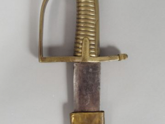Vente aux enchères Intéressant et rare sabre modèle 1767 de grenadier. Monture en bronze 