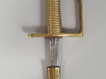 Intéressant ensemble composite composé d’une poignée de sabre briquet 