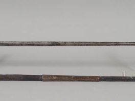 Intéressant ensemble composite composé d’une poignée de sabre briquet 