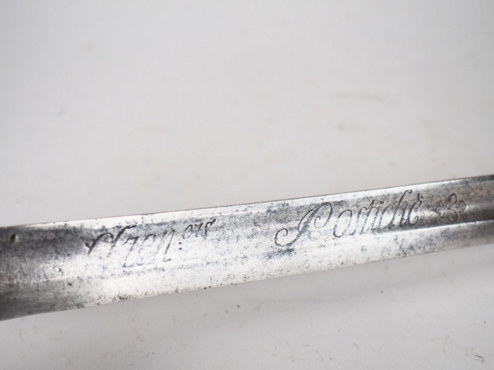 Intéressant sabre de grenadier postiche vers 1750/1760. Fusée en bronz