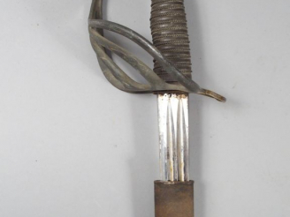 Vente aux enchères Sabre de dragon français modèle 1854 issu de l’industrie privée, montu