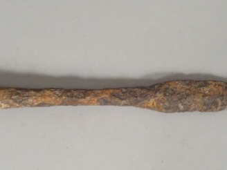 Vente aux enchères Fer de lance du bas moyen âge en fer aciéré à douille fermée, pointe à