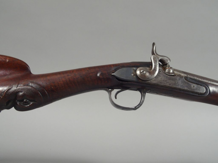 Fusil de chasse anciennement à silex transformé à percussion de petit 