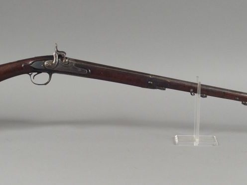 Fusil de chasse anciennement à silex transformé à percussion de petit 