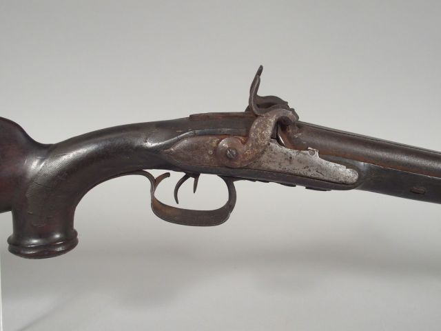 Fusil à percussion de chasse double anciennement à silex transformé à 
