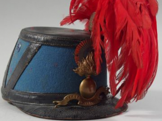 Vente aux enchères Shako modèle 1872 d’élève officier de l’école militaire de St Cyr. Fut