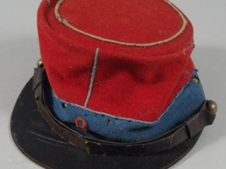 Vente aux enchères Képi troupe tailleur modèle 1884 du 8éme chasseur à cheval. Carcasse e