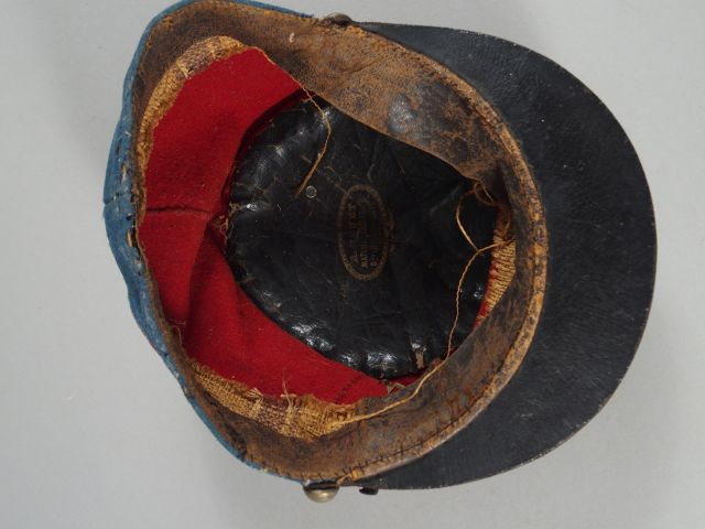 Képi troupe tailleur modèle 1884 du 8éme chasseur à cheval. Carcasse e