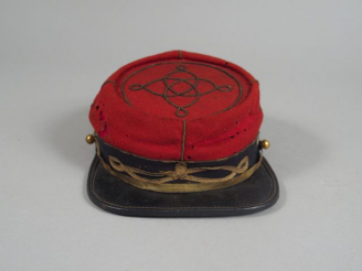 Vente aux enchères Képi d’officier contemporain de la guerre de 1870 attribuable aux guid