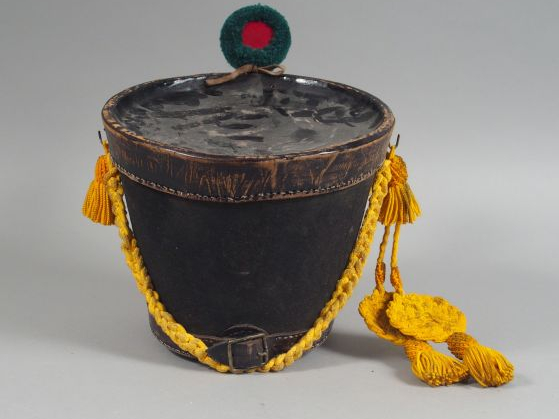 Reproduction de qualité d’un shako premier Empire (fabrication Massonn