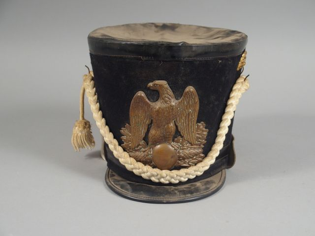 Reproduction ordinaire d’un shako premier Empire fut carton, garniture