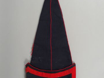 Bonnet de police troupe dans le gout du premier empire. Corps en drap 