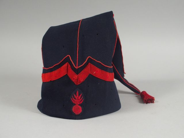 Bonnet de police troupe dans le gout du premier Empire. Corps en drap 