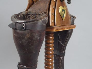 Paire de fontes de pistolet en cuir fauve troupe. Début XIXéme. On y j