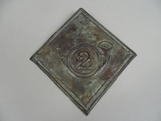 Vente aux enchères Réplique très ancienne d’une plaque de shako losangique emboutie dans 