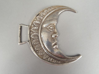Vente aux enchères Croissant de sous gorge en argent, sous forme de croissant de lune d’o