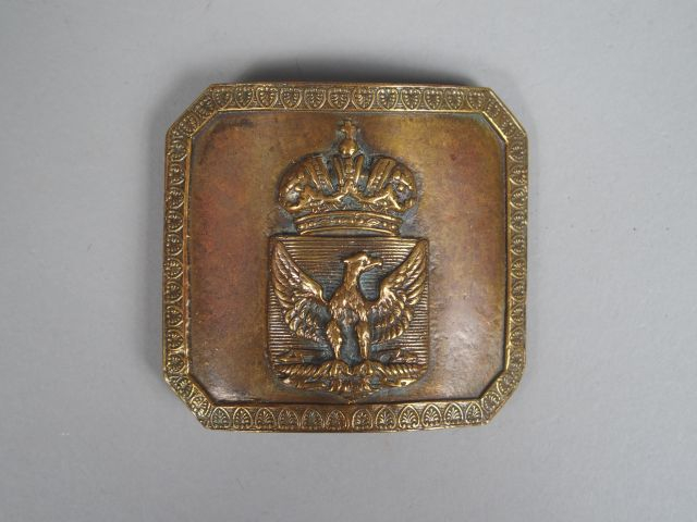 Grande plaque de ceinturon en bronze coulé, motif central à l’aigle co