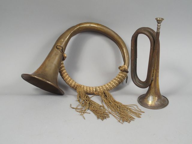 Cor d’harmonie incomplet, on y joint un clairon en laiton. (2)
