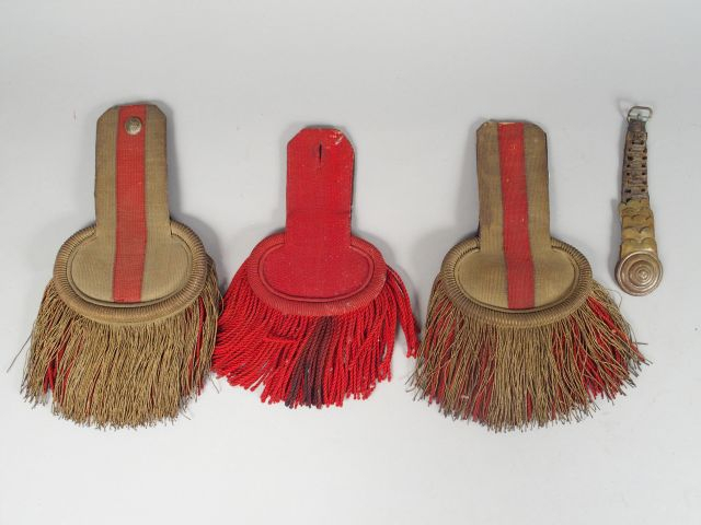 Lot de pattes d’épaule garde nationale (paire manque un bouton) et une