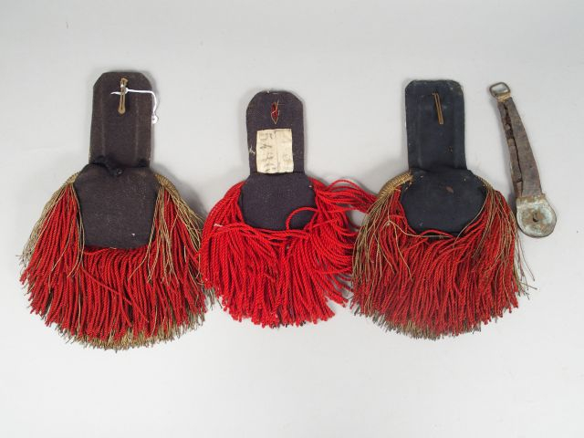 Lot de pattes d’épaule garde nationale (paire manque un bouton) et une