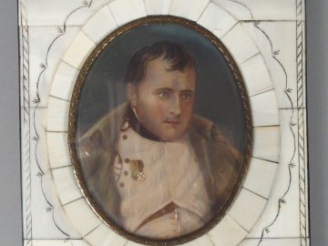 Vente aux enchères Miniature 1900 sur ivoire 'portrait de Napoléon'. 8 x 6,5 cm
