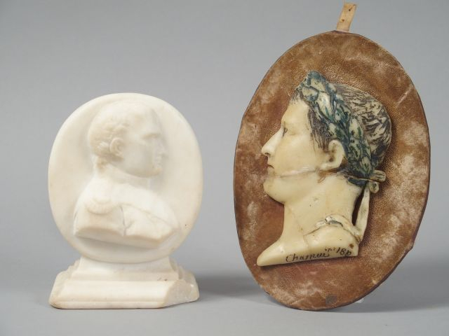 Sujet en marbre 'Napoléon de profil' (égrenure) , un profil en cire d'