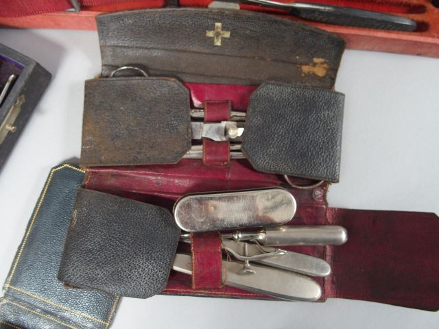 Plateau de trousse de chirurgien XIXème : un étui de chirurgien XIXème