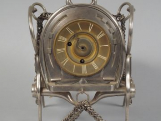 Vente aux enchères Pendulette constituée à partir de mors de chevaux