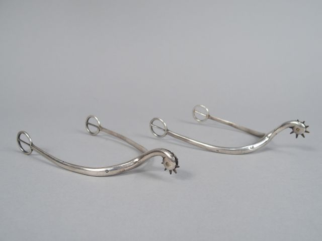 Belle paire d'éperons d'officier en argent massif molette en étoile, p
