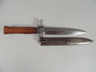 Vente aux enchères Beau poignard français de combat modèle 1916 dit « le vengeur de 1870 