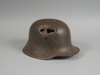 Vente aux enchères Bombe de casque d’acier Allemand modèle 17 (bandeau tôle) petite taill